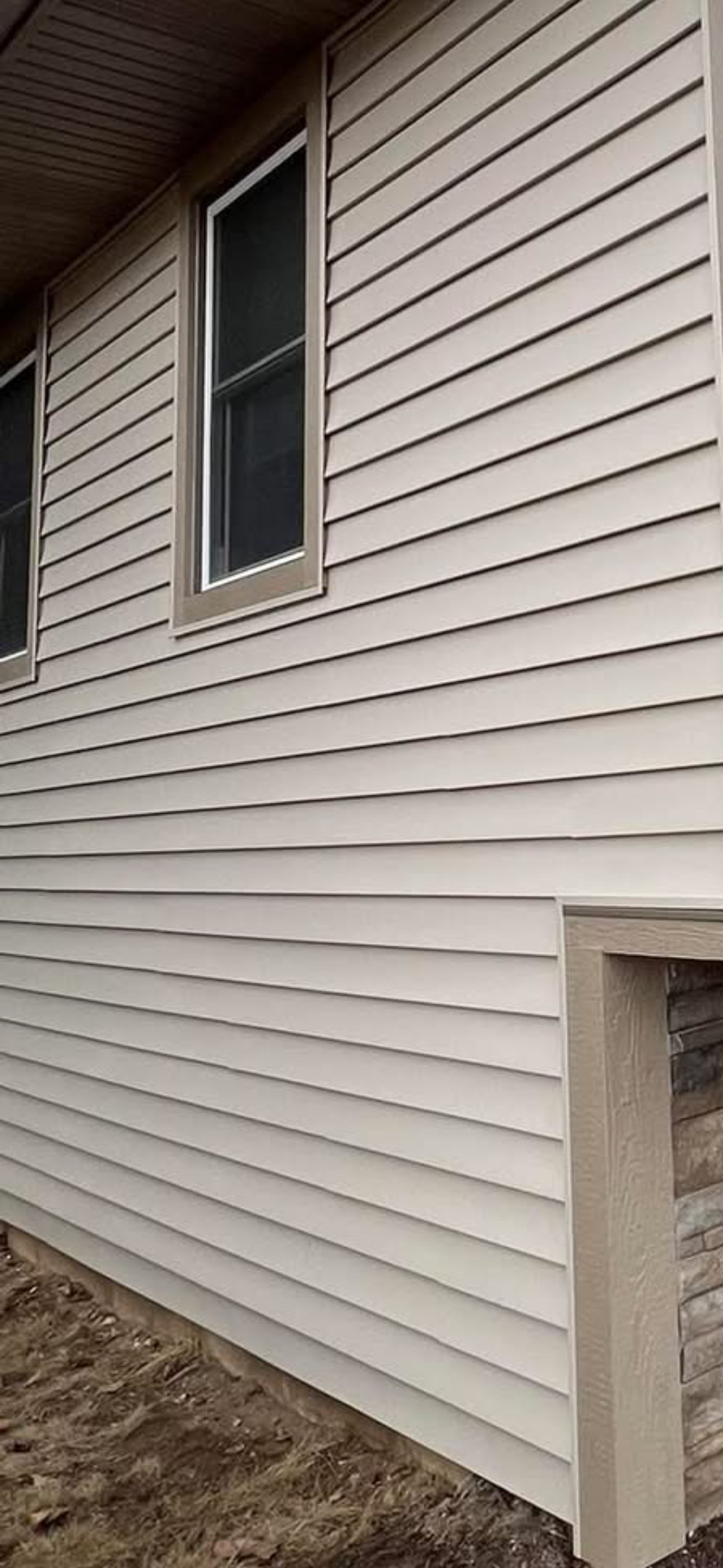 Clean vinyl siding installation with straight horizontal lines